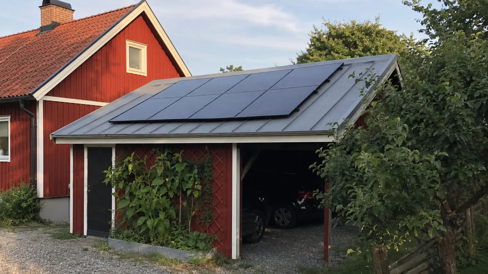 Garagetak med solpaneler